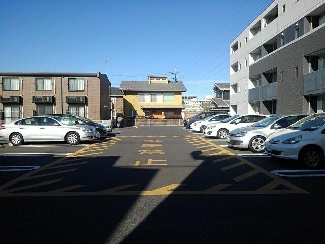 メゾン葵（402） 駐車場