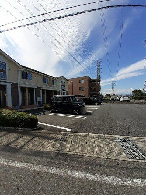ジェルメⅡ（102） 駐車場