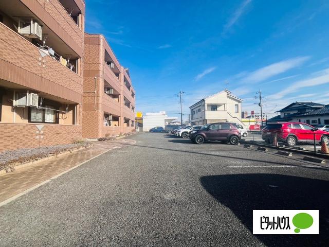 モデルナ江木 駐車場