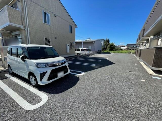 フラール ドゥ（203） 駐車場