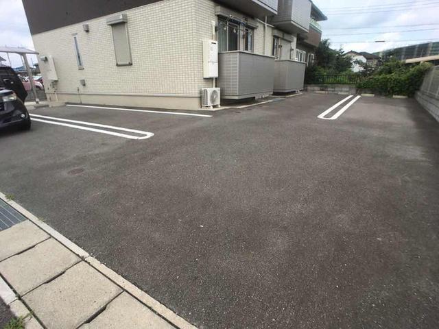 アンベリール（102） 駐車場