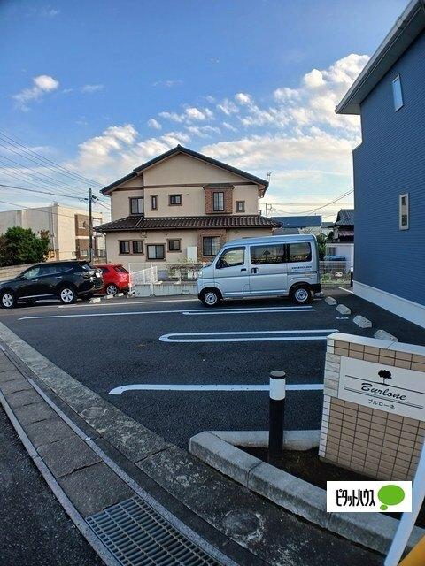 ブルローネ（203） 駐車場