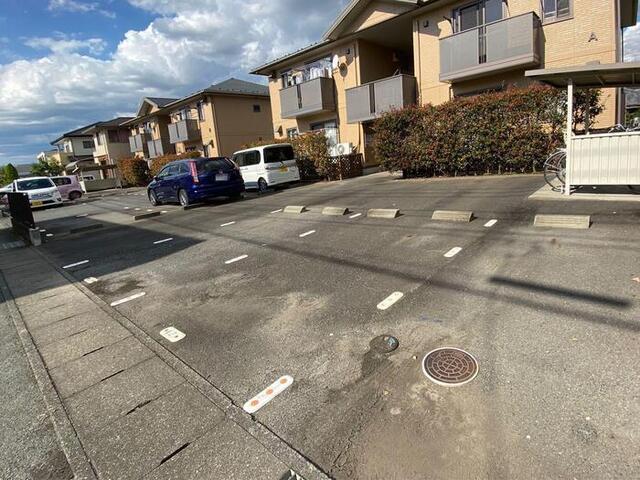 クレストコート　Ａ/Ｂ（A202） 駐車場
