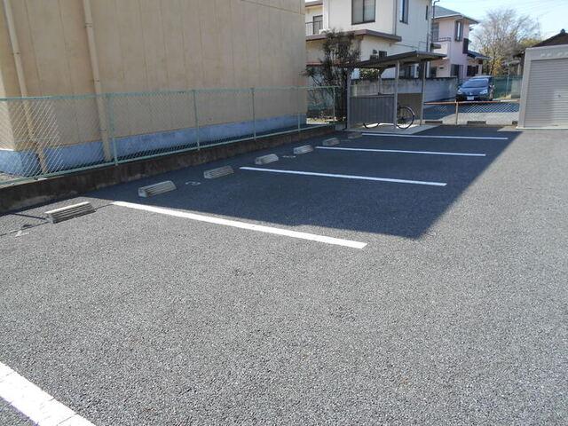カギロイ・ノーラ（101） 駐車場