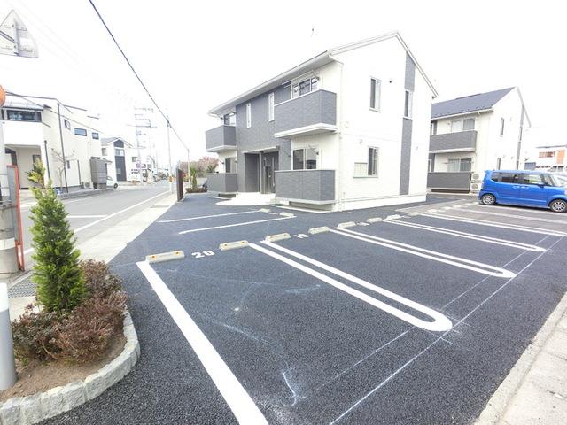 ワイ・ヴィクトワール　Ｃ（101） 駐車場