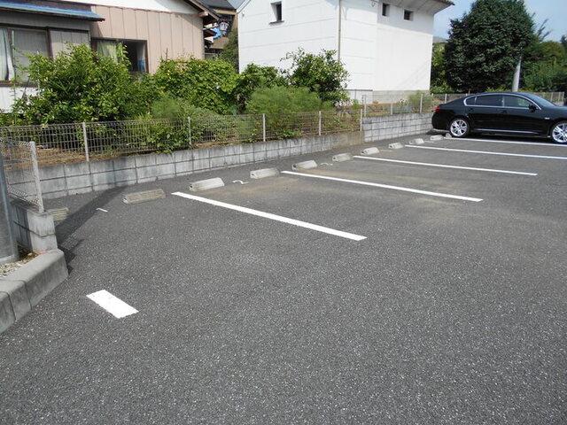 サンライズガーデン　Ａ（102） 駐車場