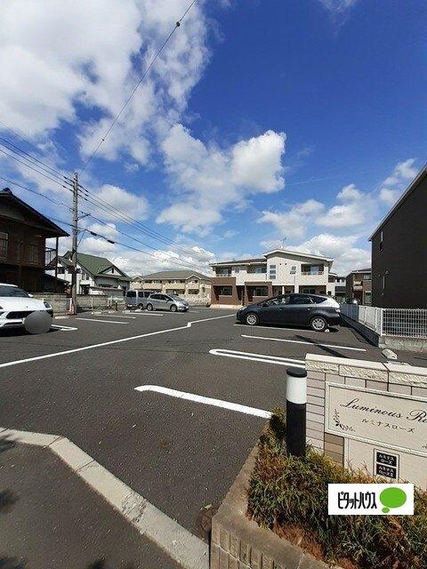ルミナスローズ（103） 駐車場