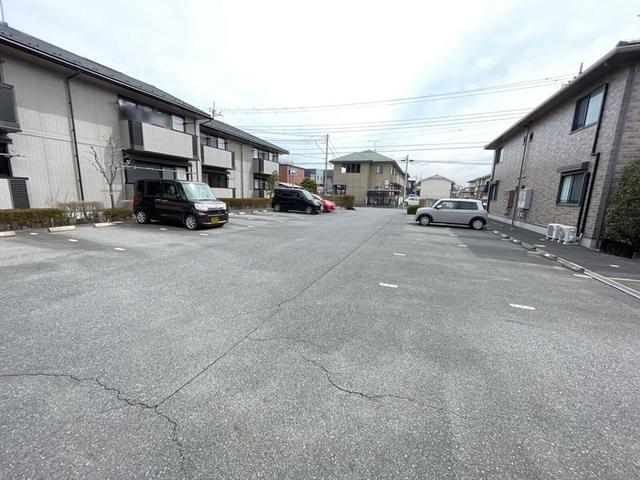 御料所ガーデン　Ｈ（102） 駐車場