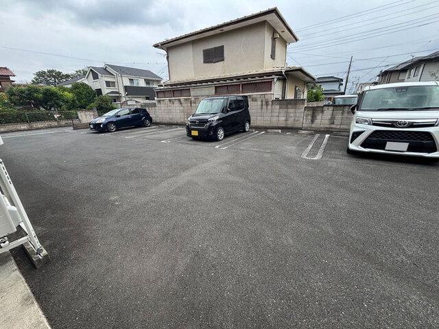 ガーデンリーブス　Ａ（105） 駐車場