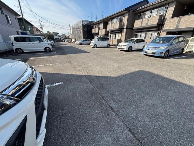 ローレルコート（201） 駐車場
