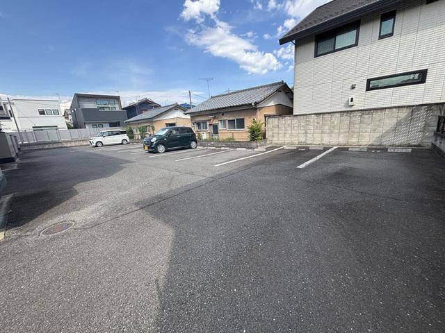 セジュール八千代　Ａ（102） 駐車場