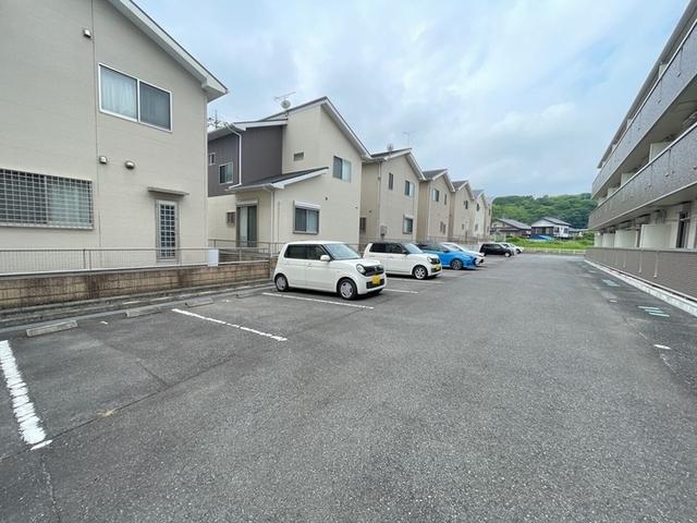 マリオーネ八千代（307） 駐車場