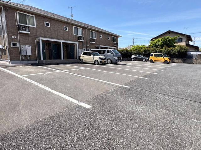 ファミーユ（205） 駐車場