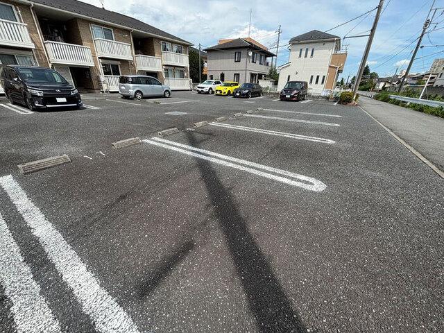 リュミエール（102） 駐車場