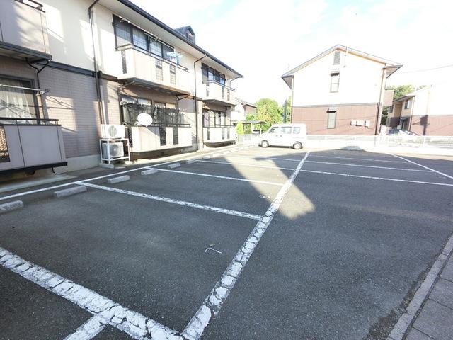 メゾン・ド・カメリア（101） 駐車場