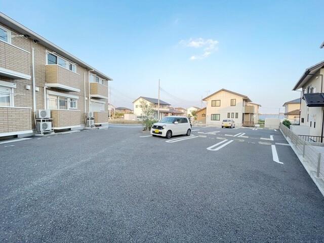 ボンヌ ジュルネ（105） 駐車場