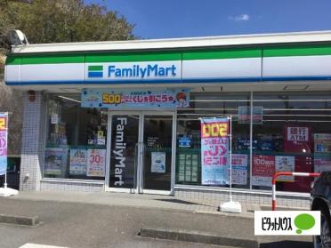 ファミリーマート裾野岩波店：121m