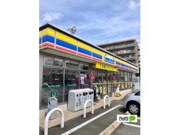 ミニストップ富士石坂店：895m