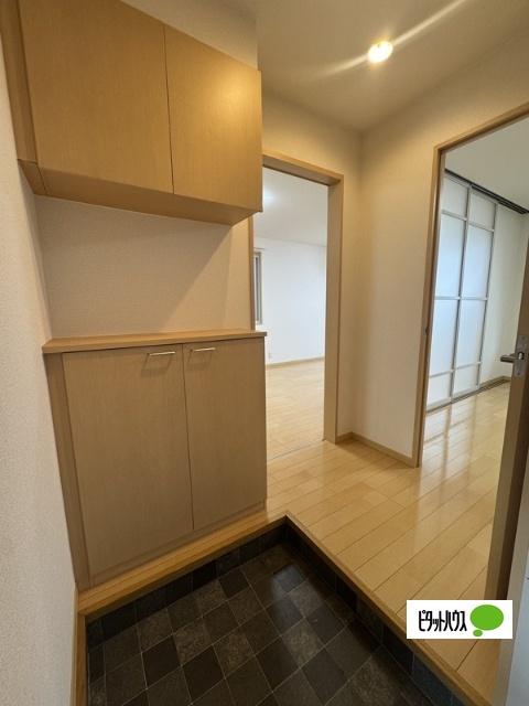 クレセオ　ヴェントー（１０２） 玄関