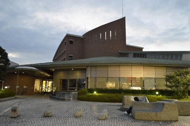 富士市立中央図書館：787m