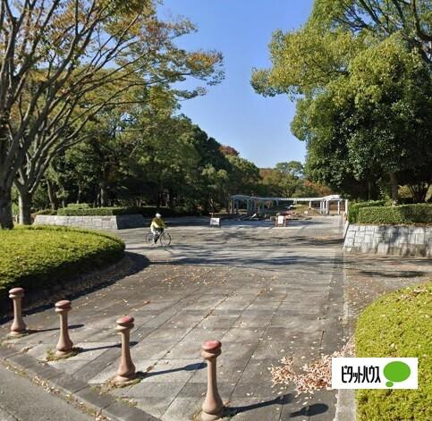 中央公園：821m