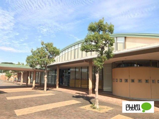 菊川市立小笠図書館：279m