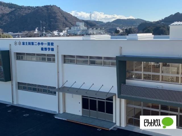 富士市立富士川第二小中一貫校松野学園：627m