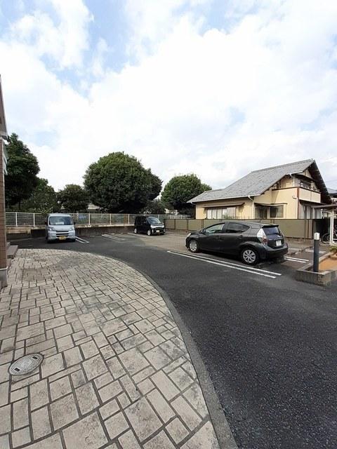 サザンクロス（205） 駐車場