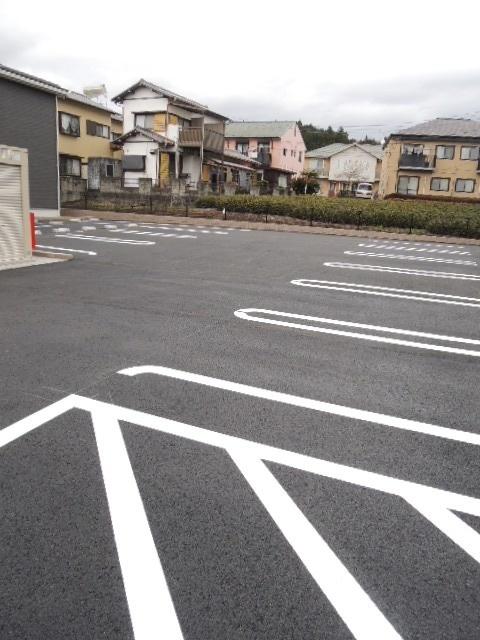 アドラブール・コートⅤ（202） 駐車場
