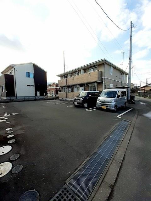 ソレイユＡ（102） 駐車場