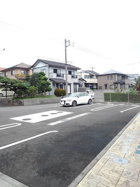 ピュア　グレイス（103） 駐車場