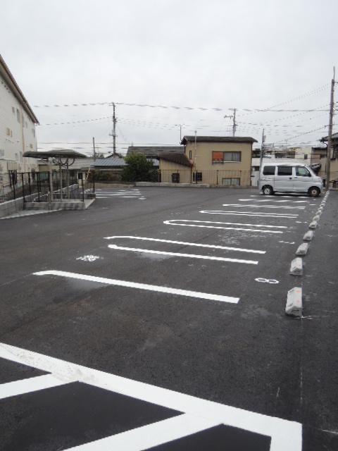 ドルフ（205） 駐車場