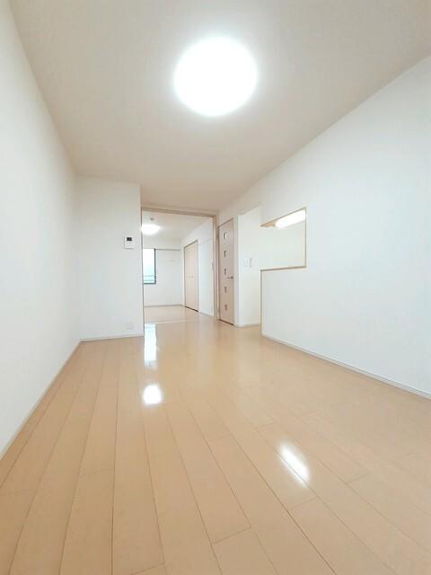クイーン・ヒルズ（305） 室内