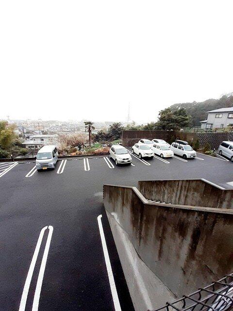 クイーン・ヒルズ（305） 駐車場