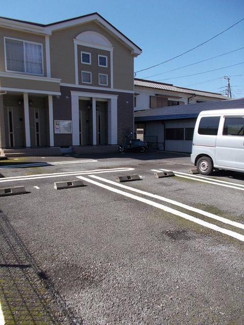 フローラルクラベール（101） 駐車場