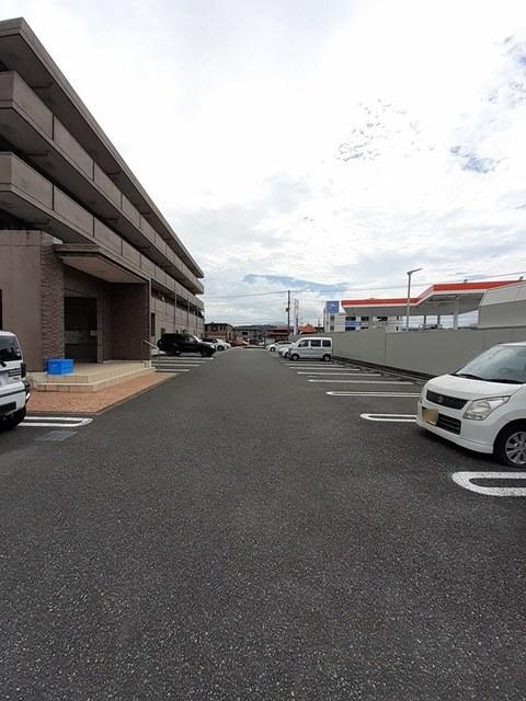 ノーブル古瀬（311） 駐車場