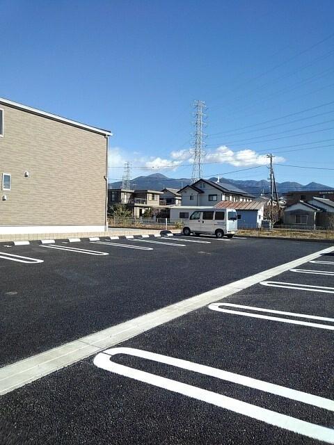 クリスタル・レジデンス（205） 駐車場
