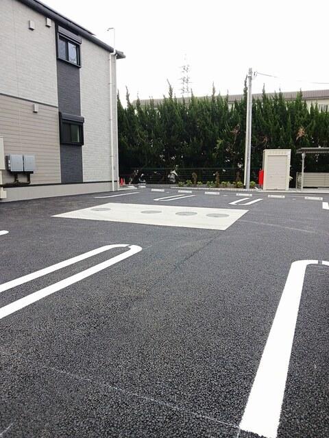 カルムコリーヌ（102） 駐車場