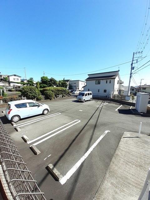 ウエスト　ヒル（101） 駐車場