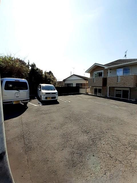 グランシャリオ　大室（101） 駐車場