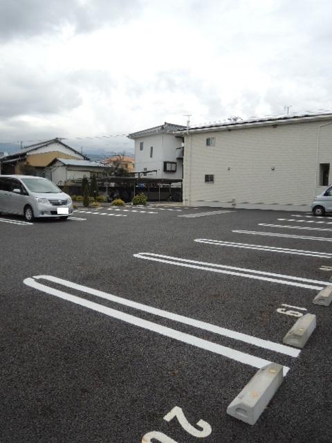 ミドルＢ（101） 駐車場