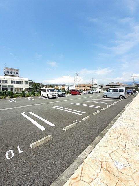 グランエストⅦ（102） 駐車場