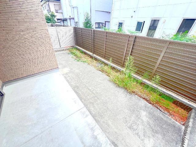 フルージュ 庭