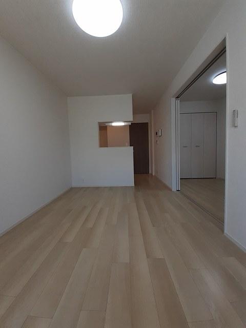 ニューグランポルテＴＳ（102） 室内