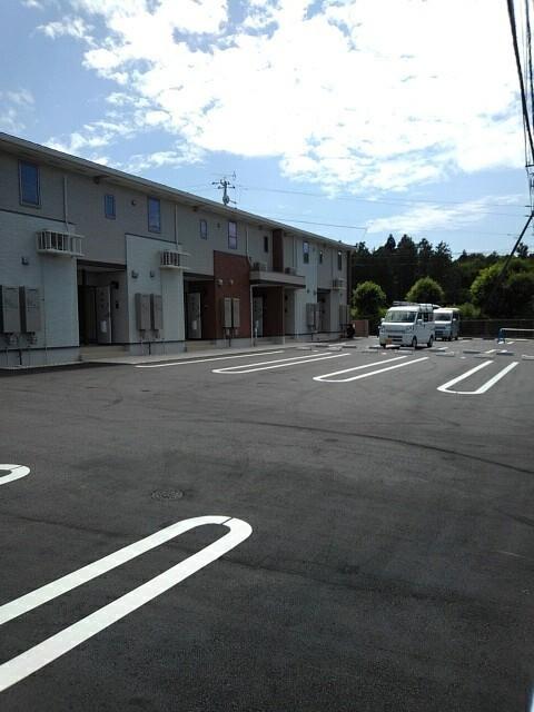 ルピナス（106） 駐車場