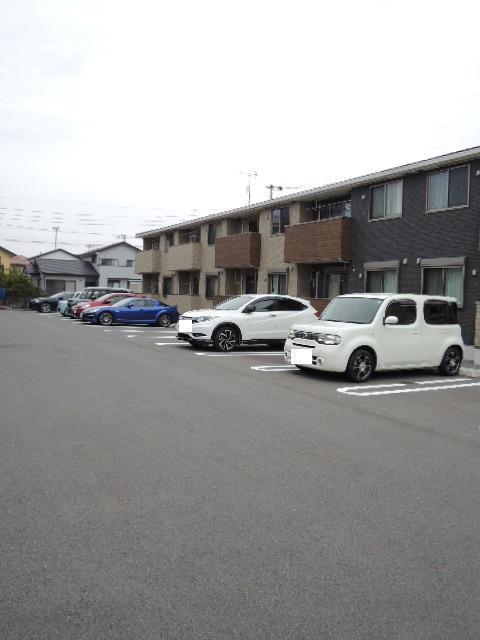 フルール・クレアⅢ（102） 駐車場