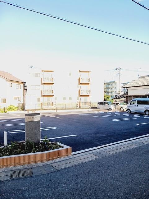 フレスクーラ（106） 駐車場