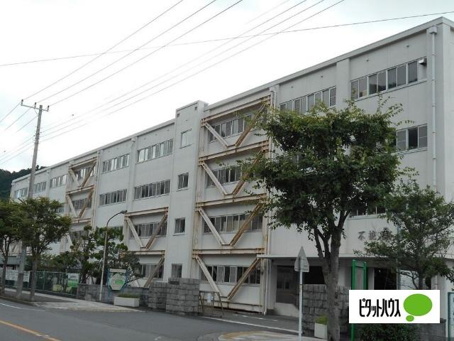 静岡県立沼津工業高校：969m