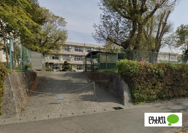 富士宮市立富士見小学校：1683m