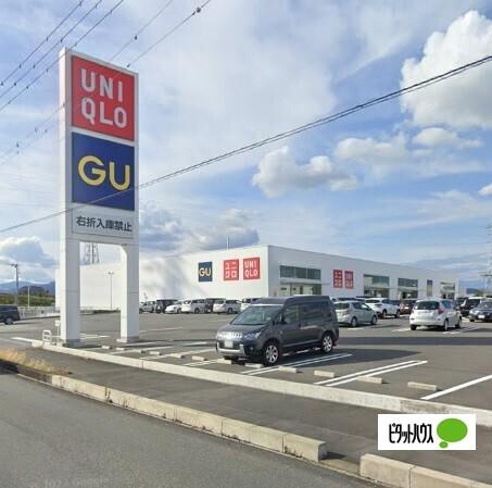 ジーユー富士店：1383m